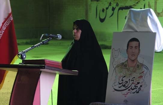 فرزندانی تربیت کنید که راه شهداء را ادامه بدهند/ عملکرد حوزه هنری نسبت به شهداء قابل تقدیر است