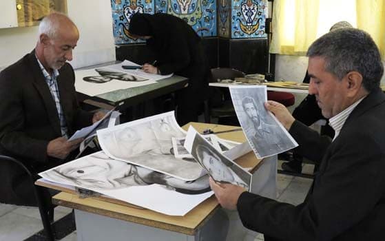 پرواز خاطرات دو رزمنده دوران دفاع مقدس با مشاهده تصاویر شهداء