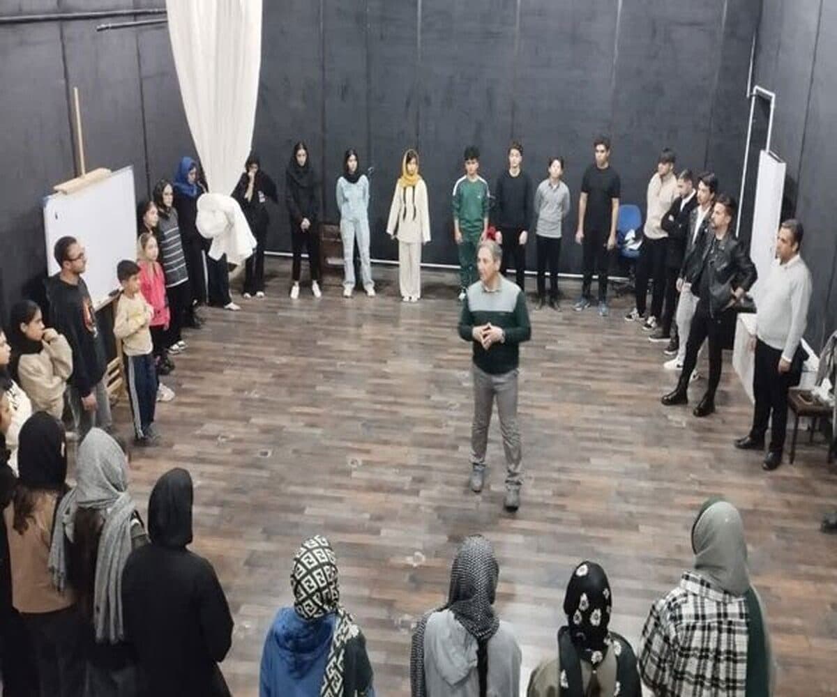 کارگاه مبانی بازیگری با حضور عباس جانفدا در شیروان برگزار شد