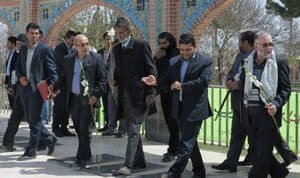 هنرمندان خراسان شمالی گلزار شهدای هنرمند را غبارروبی و عطرافشانی کردند/5