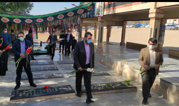 ادای احترام ریاست حوزه هنری انقلاب اسلامی به مقام شامخ شهدا در لرستان