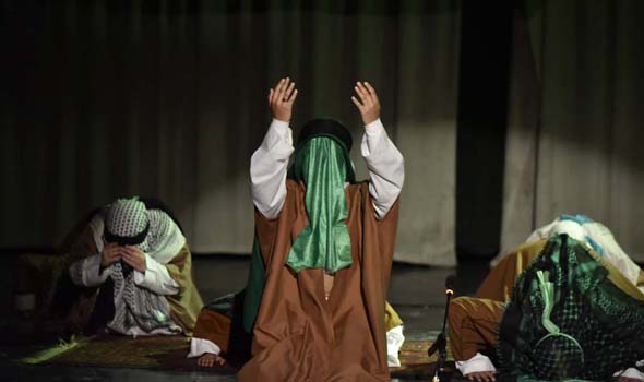 مردم بجنورد نمایش «یک روز و هزار سال» را به نظاره نشستند