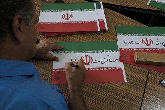  خوشنویسان خراسان شمالی با محوریت پرچم ایران نمادی تازه از غیرت ایرانی آفریدند