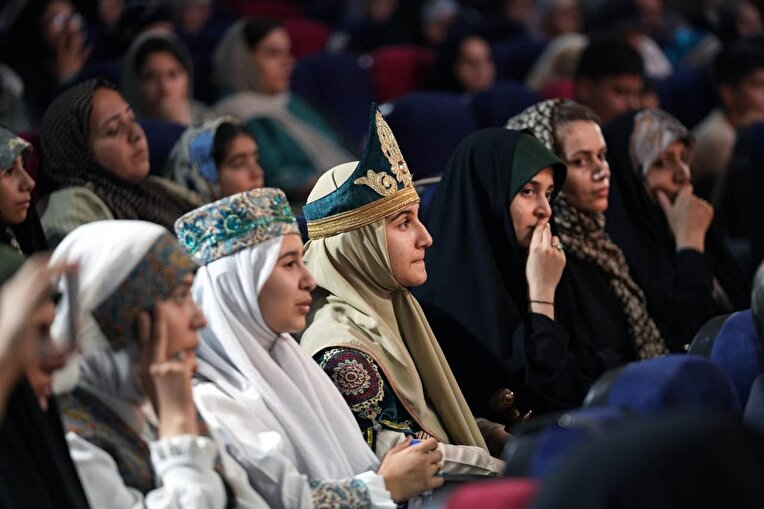 غزل هنرپیشه نوجوان فاروجی، رتبه اول نخستین رویداد ملی نقالی «نسل حماسه» را کسب کرد